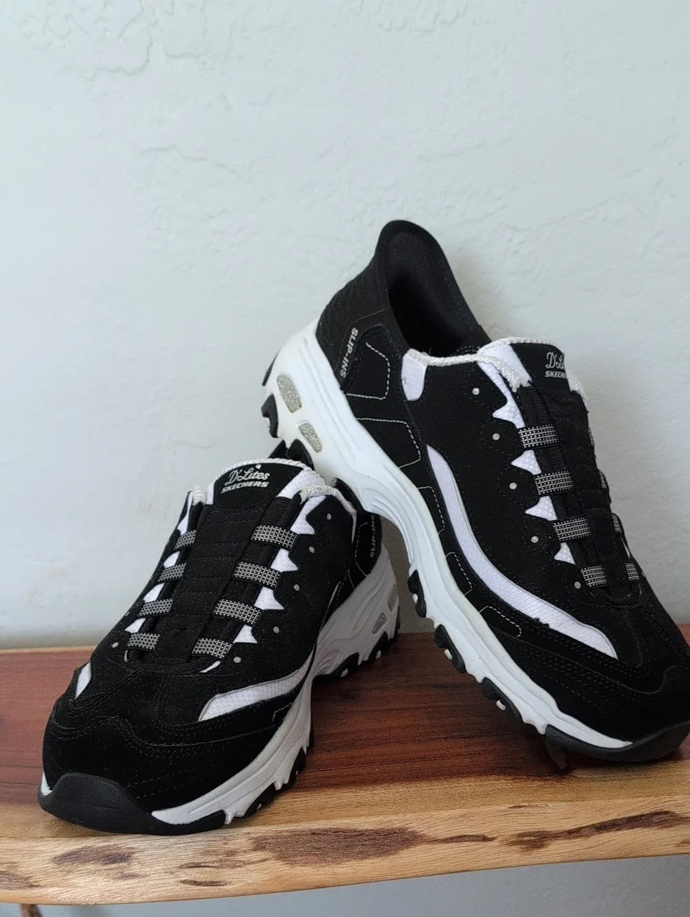 Skechers Slip In DLite's Fan Girl Black and White  Athletic Sneakers Size 8